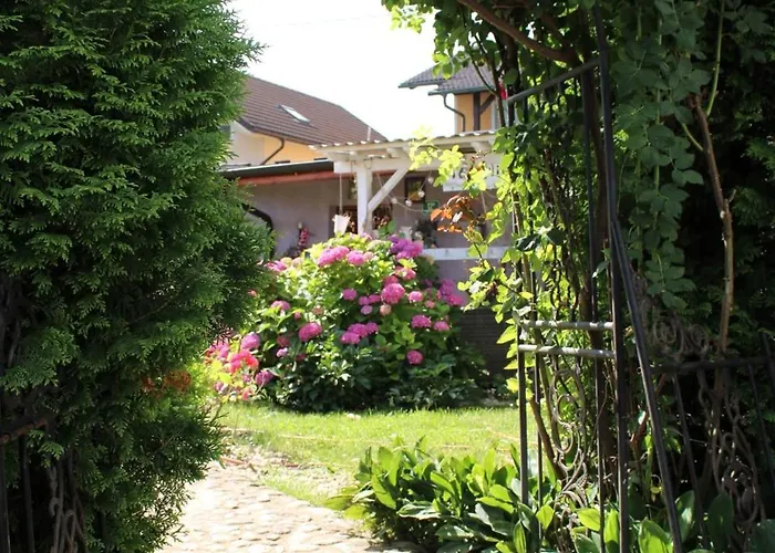 Rose Resort, 40m2 For 4 Guests, With Terrace Quarto em Acomodações Particulares *