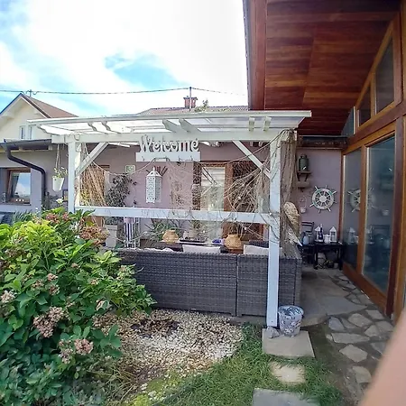 Rose 40m2 With Terrace 25m2 , Outdoor Cooking In Greeny Area For 4 Person Nastanitev v družini *