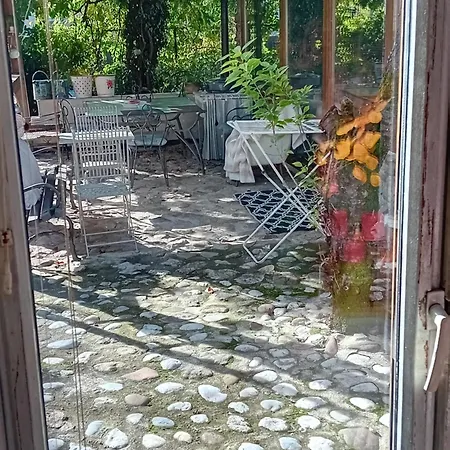 Rose 40m2 With Terrace 25m2 , Outdoor Cooking In Greeny Area For 4 Person Habitación en casa particular